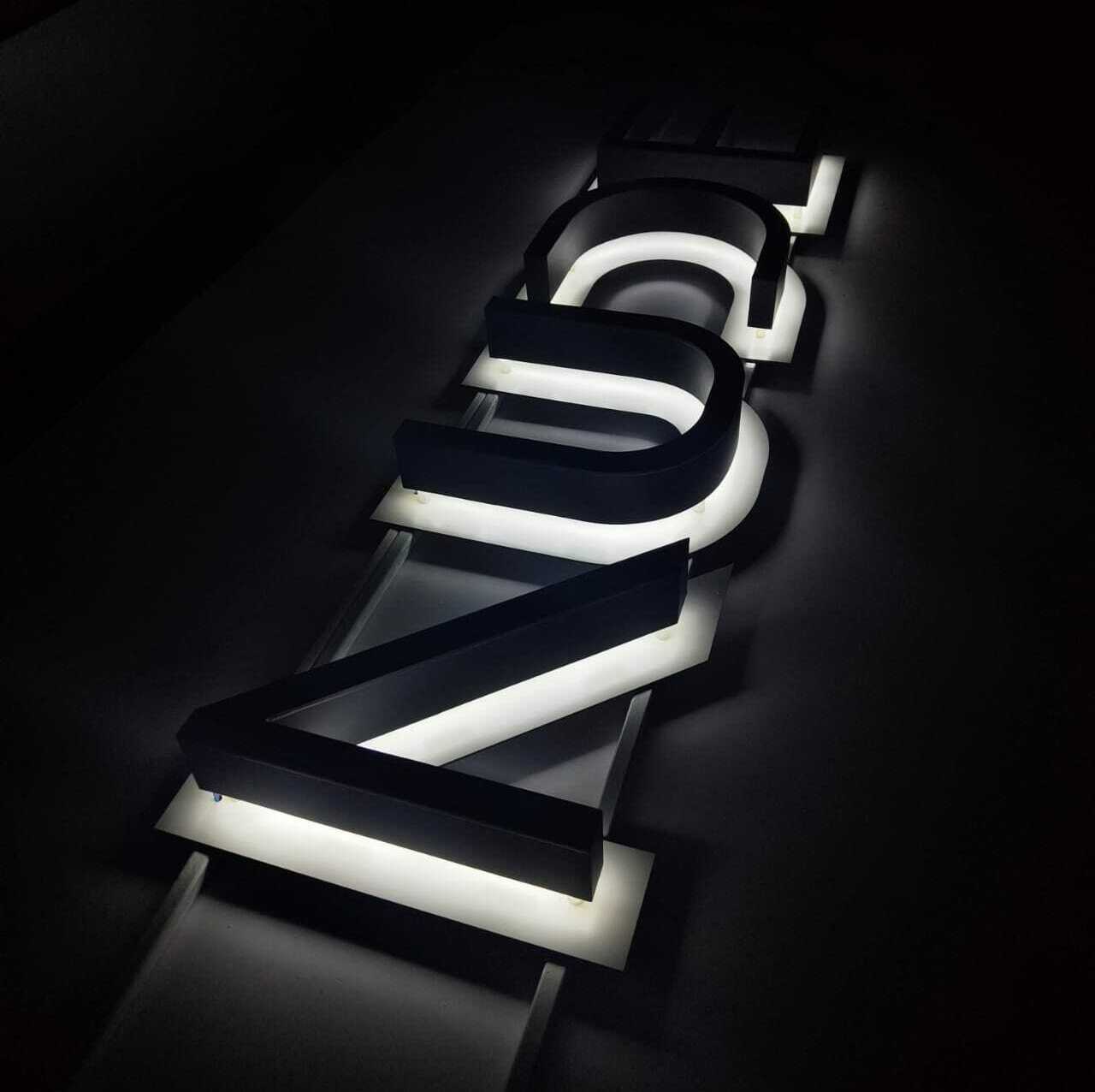 Буквы контражур на фигурной подложке Буквы контражур